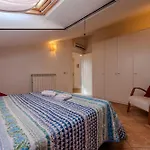 Red Mansarda شقة فياريجيو